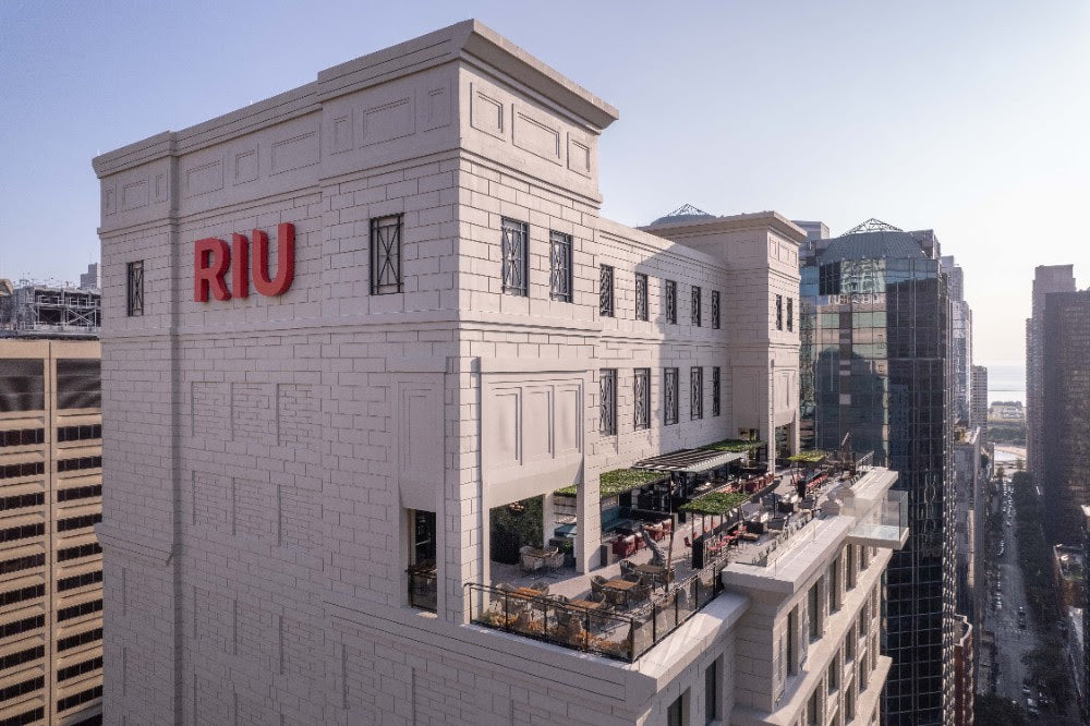 RIU te acerca al cielo de Chicago con la apertura de su nuevo e impresionante rooftop